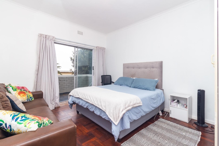 2 Bedroom Property for Sale in Vredehoek Western Cape